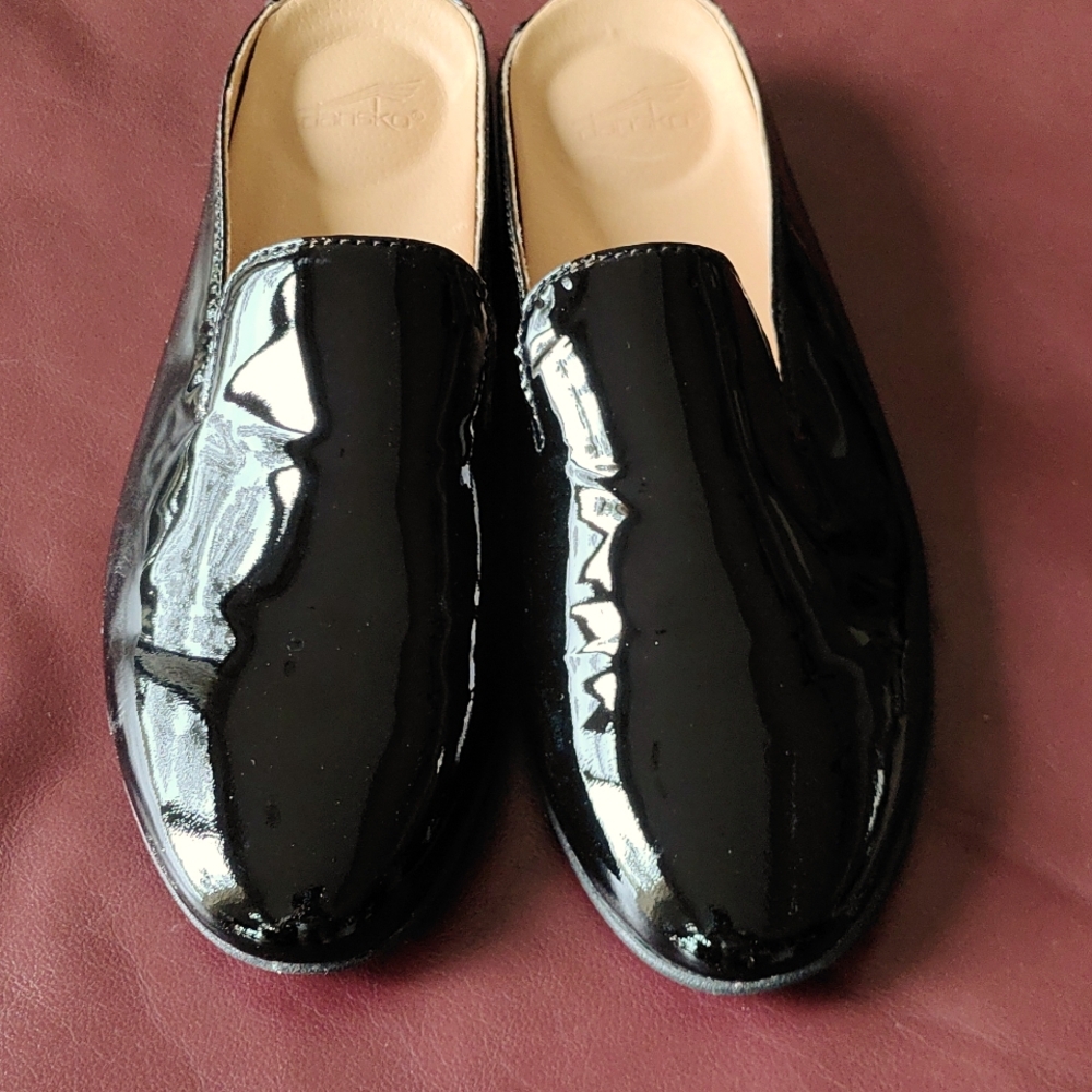 Women's Size 8 (39) Dansko Black Patent Leather Mules